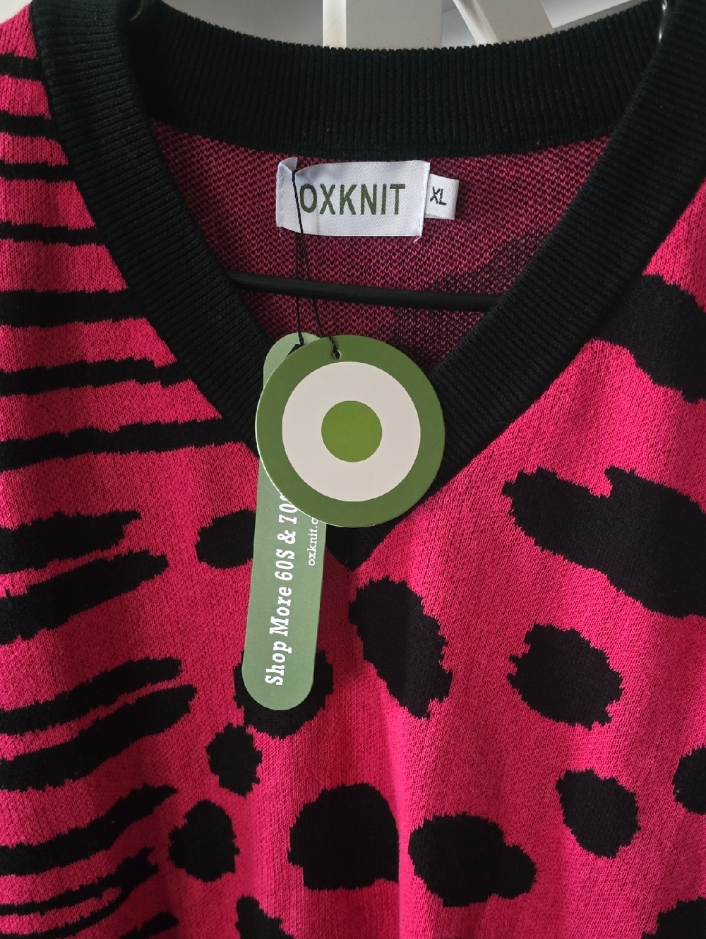 OXKNIT Vintage Style Hot Pink & Black Animal Print V-Neck Short Sleeve Sweater - Picture 2 of 4